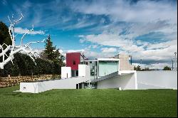 Modern villa for sale next to the golf in Ciudalcampo