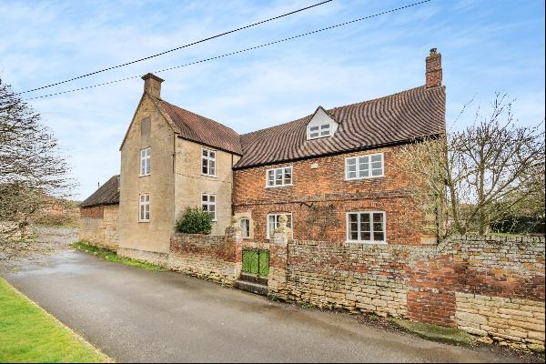 Set in a village location within commuting distance of Cheltenham and Tewkesbury, a substa