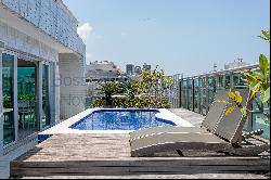 Duplex penthouse with sea view on the edge of Barra da Tijuca