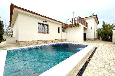 Single-family house with pool in Mont-Roig del Camp