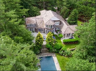  ¶ Magnificent, newly renovated, 4300 sq ft 5-bedroom home in the exclusive Cedar Woods co