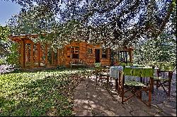 House on wooded land with a spring in Araras