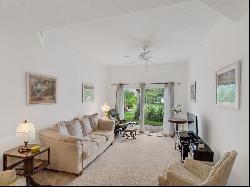 564 7th Sq Unit 102, Vero Beach FL 32962