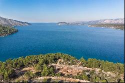 Building plots on Hvar