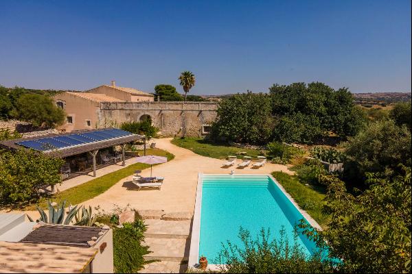 Ancient renovated farmhouse with swimming pool