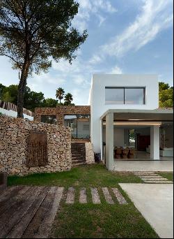 Contemporary Hillside Villa with Four Volumes in the Sought-Afte, Teulada 03724