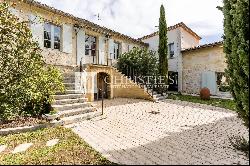 Quinsac - VILLA with 1.5 ha of land and outbuilding