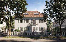 Historic villa in dream location for renovation and expansion