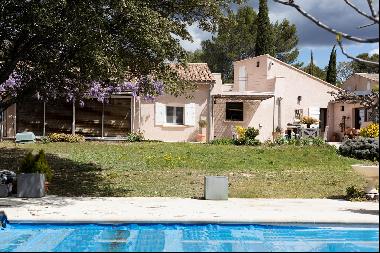 Beautiful villa for sale in the village of Lauris