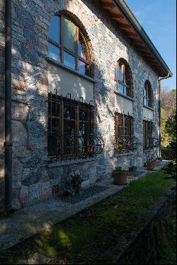 HISTORIC VILLA WITH DEPENDANCE ON LAKE MAGGIORE