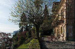 HISTORIC VILLA WITH DEPENDANCE ON LAKE MAGGIORE