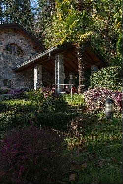 HISTORIC VILLA WITH DEPENDANCE ON LAKE MAGGIORE