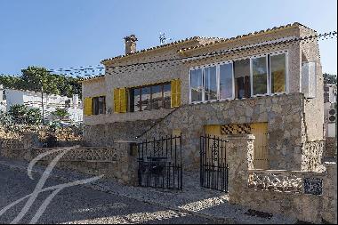 Villa for renovation in perfect location Sant Elm