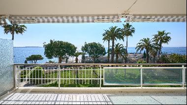 Renovated apartment 50 meters from the beach