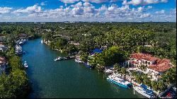 150 Edgewater Dr, Coral Gables, FL