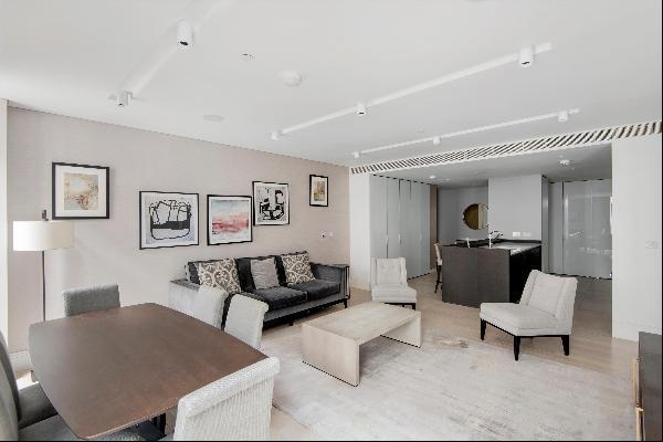 A spacious one bedroom apartment for sale in the ever popular Burlington Gate in Mayfair.