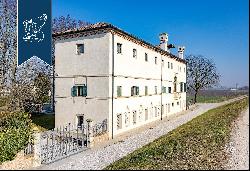 Stunning and finely renovated Venetian estate furnished with refined period pieces