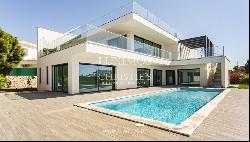 4 Bedroom Villa, with swimming pool, for sale, in Ferragudo, Algarve