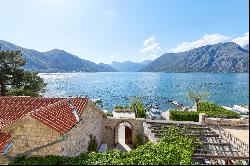 Waterfront Stone Villa, Dobrota, Kotor, Mongtenegro, R2194