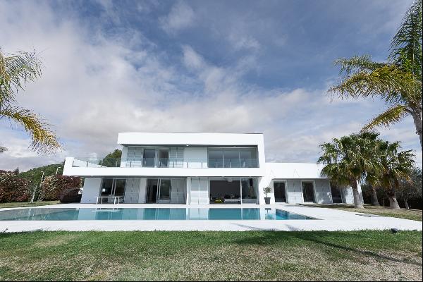 Contemporary house with swimming pool and garage