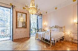 Stately main house with period details in Eixample Dret