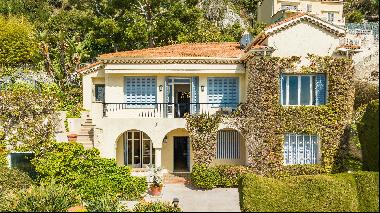 Charming villa with sea view near the city centre in Villefranche-sur-mer.