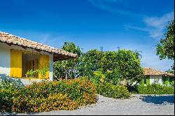 House integrated into the green