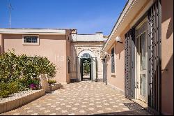 Late 19th century villa with pool in historic center