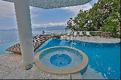 House in coveted condominium in Angra