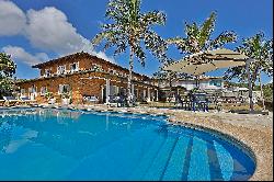 House standing on the sand at Praia do Canto