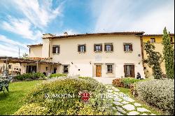 VILLA STORICA CON PISCINA IN VENDITA A FIRENZE, TOSCANA