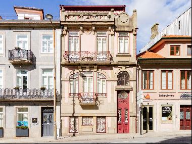 A manor house with renovation potential, next to the Crystal Palace, Massarelos, Porto.