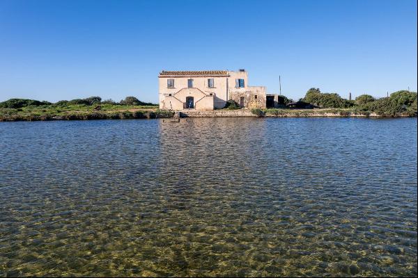 Pied dan s l'eau historic residence on Isola Lunga