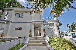 House in condominium overlooking Pedra da Gávea