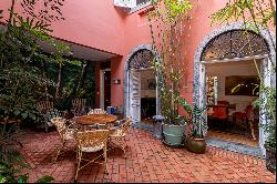 Refurbished house in lower Gávea