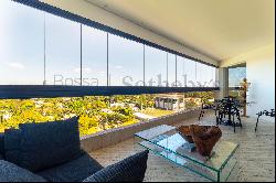 Penthouse with a 180° rooftop view of the city landscape