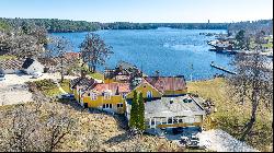 Magnificent sea front property alongside Dalsland Canal