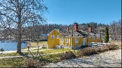 Magnificent sea front property alongside Dalsland Canal