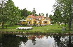 Magnificent sea front property alongside Dalsland Canal