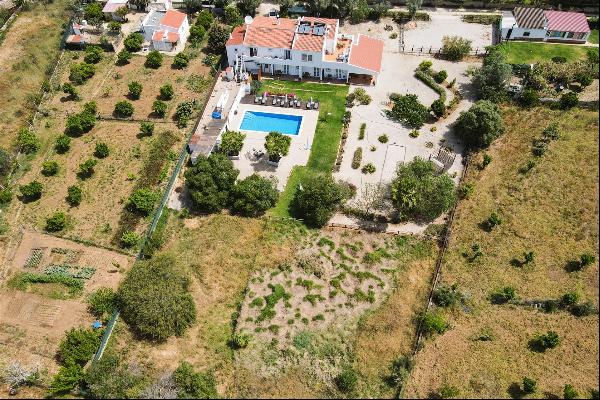 House, 10 bedrooms, for Sale