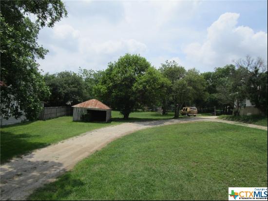 840 S Castell Avenue, New Braunfels TX 78130