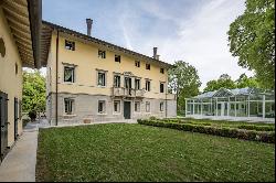 Renovated noble villa with park and pool