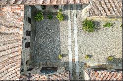 Stone farmhouse from the 1600s in the heart of Val Luretta