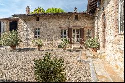 Stone farmhouse from the 1600s in the heart of Val Luretta