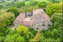 Stone farmhouse from the 1600s in the heart of Val Luretta