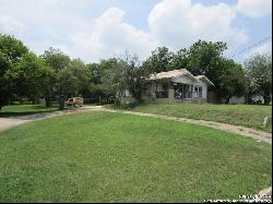 840 S CASTELL AVE, New Braunfels TX 78130