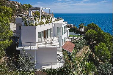 Spectacular modern villa with beautiful sea views