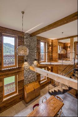 555 m² chalet with panoramic views of the mountains.