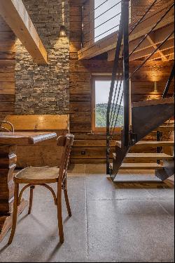 555 sqm chalet with panoramic views of the mountains.