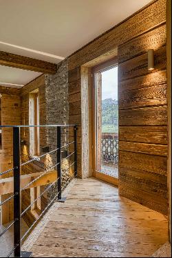 555 m² chalet with panoramic views of the mountains.